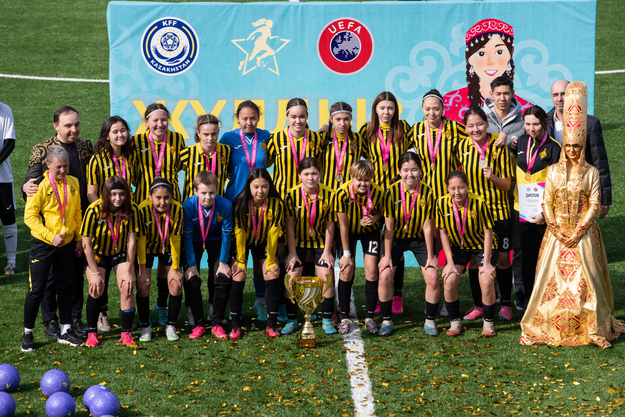 Женская команда U-17 ФК «Кайрат»